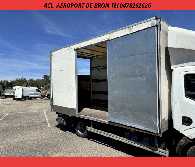 Nissan Nissan Cabstar CAISSE + HAYON 2.5 DCI 130 R.J