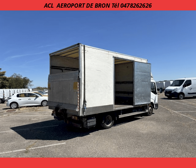 Nissan Nissan Cabstar CAISSE + HAYON 2.5 DCI 130 R.J