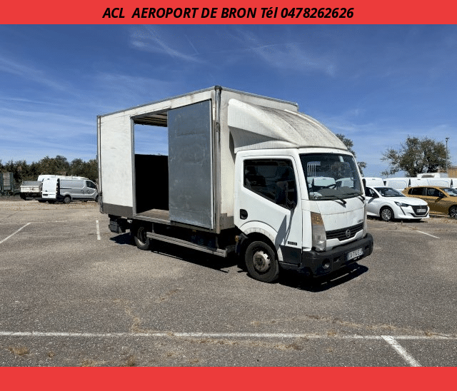 Nissan Nissan Cabstar CAISSE + HAYON 2.5 DCI 130 R.J