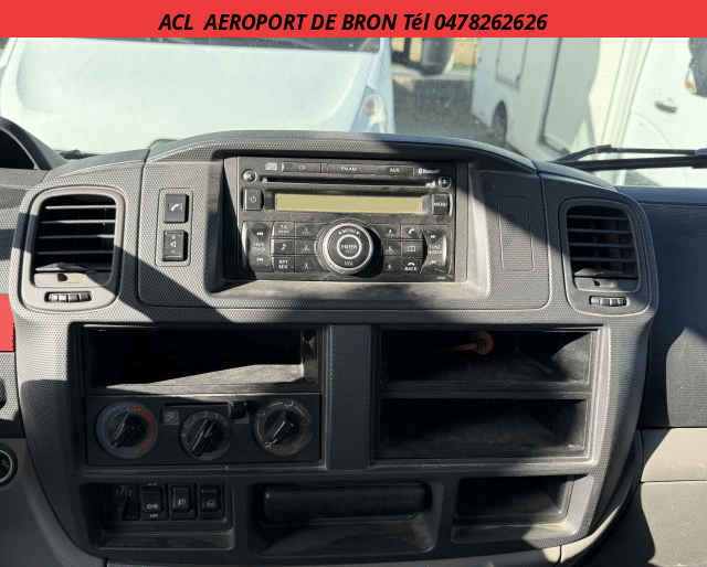 Renault MAXITY TRI-BENNE + GRUE 2.3 DCI 125 R.J