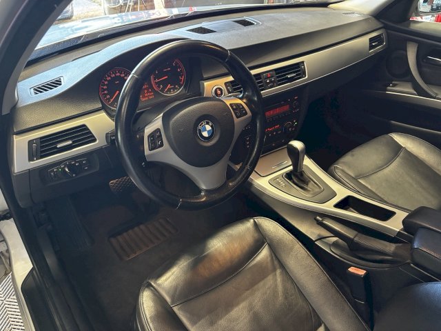 BMW BMW Série 3 V (E90) 325xiA 218ch Luxe