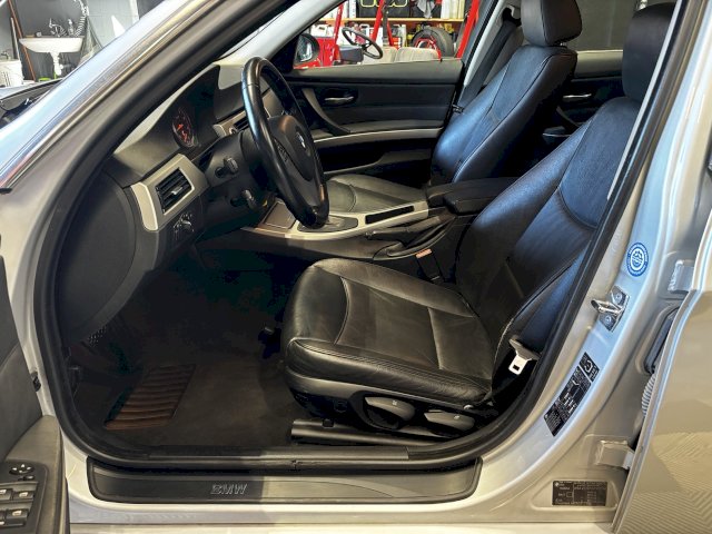BMW BMW Série 3 V (E90) 325xiA 218ch Luxe