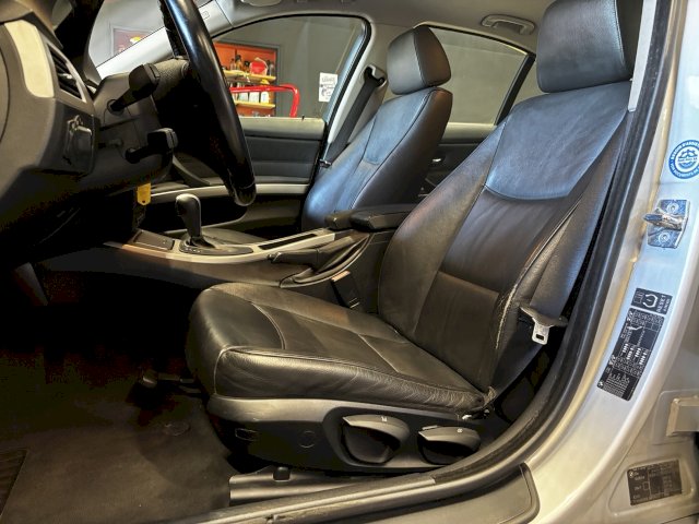 BMW BMW Série 3 V (E90) 325xiA 218ch Luxe