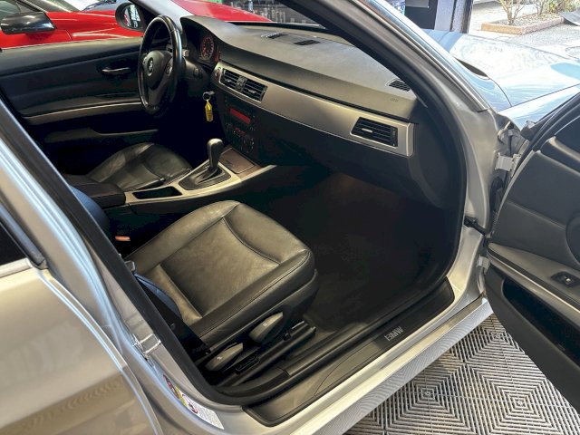 BMW BMW Série 3 V (E90) 325xiA 218ch Luxe