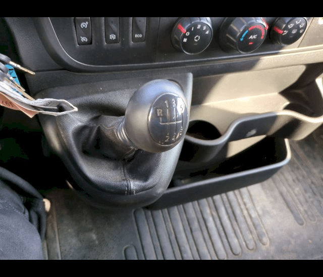 Renault Renault Master 2.3L DCI L2H2 7 PLACES VITRE