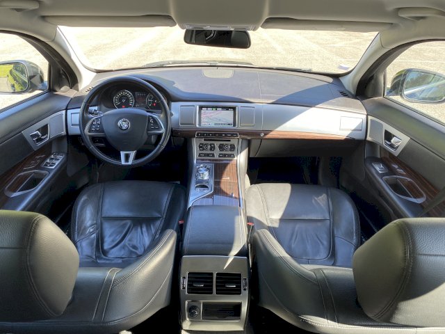Jaguar Jaguar XF Estate II 2.2 D 200 Luxe Premium Black
