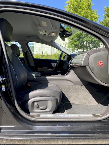 Jaguar Jaguar XF Estate II 2.2 D 200 Luxe Premium Black