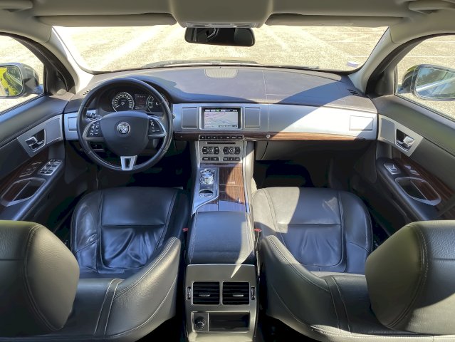 Jaguar Jaguar XF Estate II 2.2 D 200 Luxe Premium Black