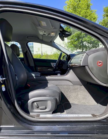 Jaguar Jaguar XF Estate II 2.2 D 200 Luxe Premium Black
