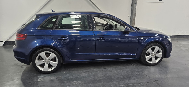 Audi Audi A3 III 1.6 TDI 110ch Ambition
