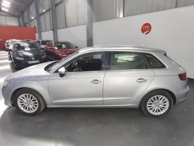 Audi Audi A3 III 1.6 TDI 110ch Ambiente