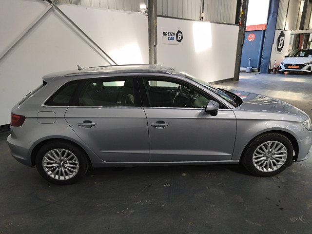 Audi Audi A3 III 1.6 TDI 110ch Ambiente