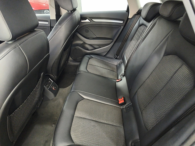 Audi Audi A3 III 1.6 TDI 110ch Ambiente