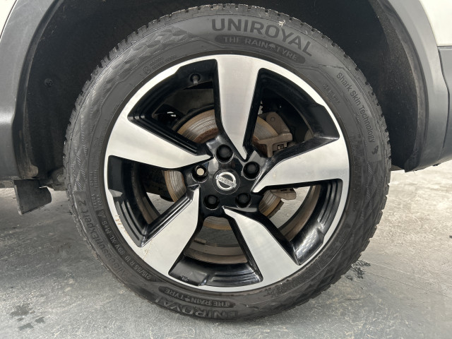Nissan Nissan Qashqai II (J11) 1.6 DCI 130ch N-Connecta - toit panormaique