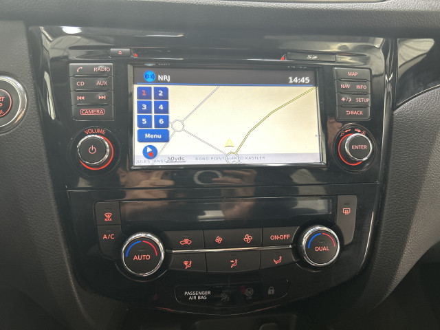 Nissan Nissan Qashqai II (J11) 1.6 DCI 130ch N-Connecta - toit panormaique