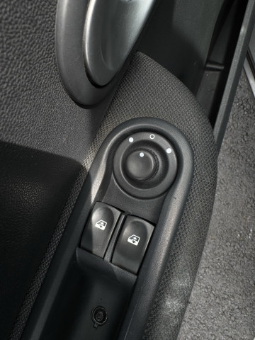 Renault CLIO 1.2i 16V 75 GPS TOM TOM CLIM 5P 