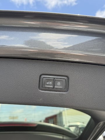 Audi Q7 e-tron 3.0 V6 TDI 373 AVUS CROCHET CAM 360 BVA