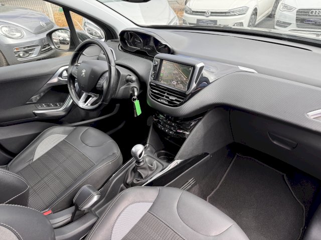 Peugeot 2008 1.6 BlueHDi 120 ALLURE GPS CARPLAY LED