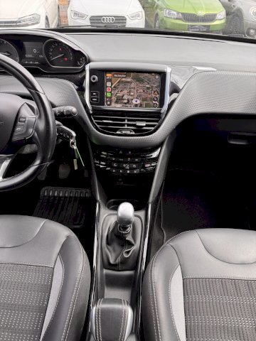 Peugeot 2008 1.6 BlueHDi 120 ALLURE GPS CARPLAY LED