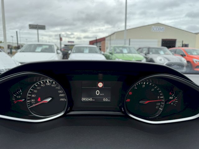 Peugeot 308 1.5 BlueHDi 130 ALLURE GPS CARPLAY CAMERA LED