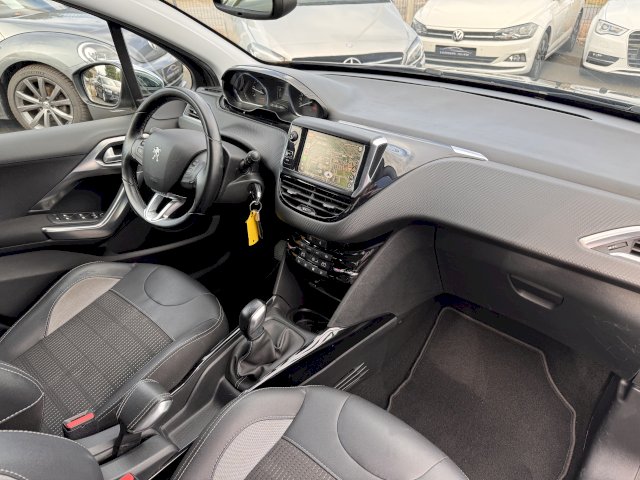 Peugeot 2008 1.5 BlueHDi 100 GPS CARPLAY CAMERA LED