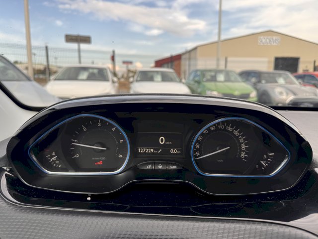Peugeot 2008 1.5 BlueHDi 100 GPS CARPLAY CAMERA LED