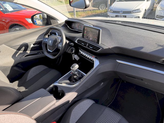 Peugeot 3008 1.5 BlueHDi 130 STYLE GPS CARPLAY CAMERA LED