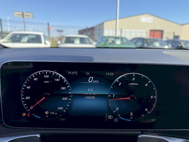 Mercedes GLB 220d 190 AMG TOIT PANO CAMERA 4Matic BVA