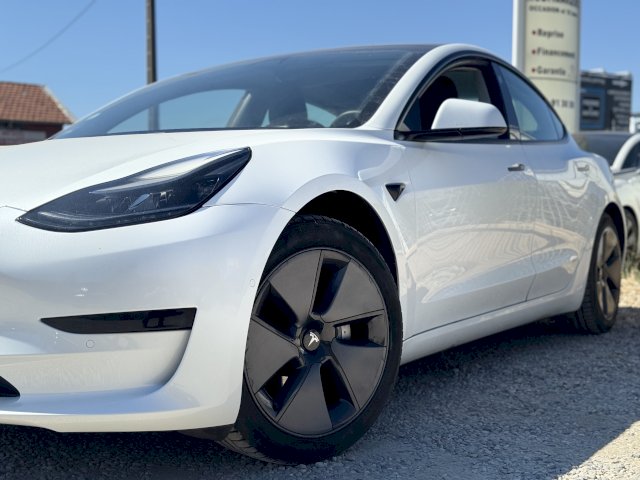 Tesla Tesla Model 3  Standard RWD Plus