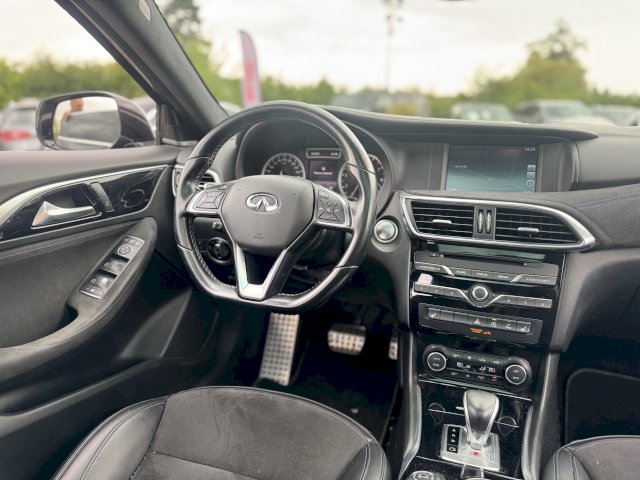 Infiniti Infiniti Q30  2.0t 211ch Sport City Black AWD DCT7