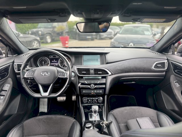 Infiniti Infiniti Q30  2.0t 211ch Sport City Black AWD DCT7
