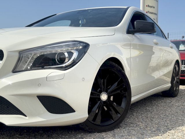 Mercedes-Benz Mercedes-Benz CLA I (C117) 180 Sensation 7G-DCT
