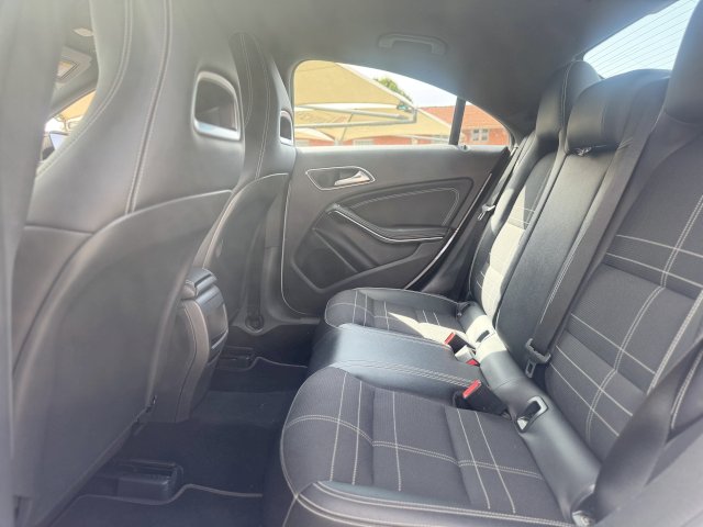 Mercedes-Benz Mercedes-Benz CLA I (C117) 180 Sensation 7G-DCT