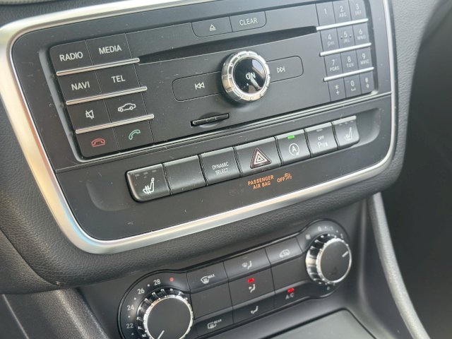 Mercedes-Benz Mercedes-Benz CLA I (C117) 180 Sensation 7G-DCT