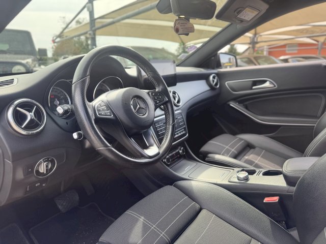 Mercedes-Benz Mercedes-Benz CLA I (C117) 180 Sensation 7G-DCT