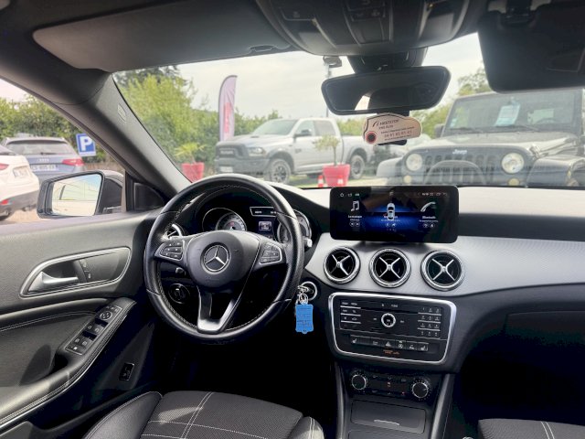 Mercedes-Benz Mercedes-Benz CLA I (C117) 180 Sensation 7G-DCT