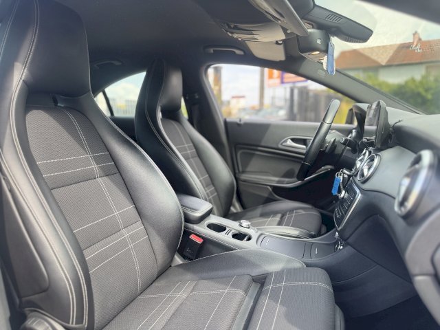 Mercedes-Benz Mercedes-Benz CLA I (C117) 180 Sensation 7G-DCT