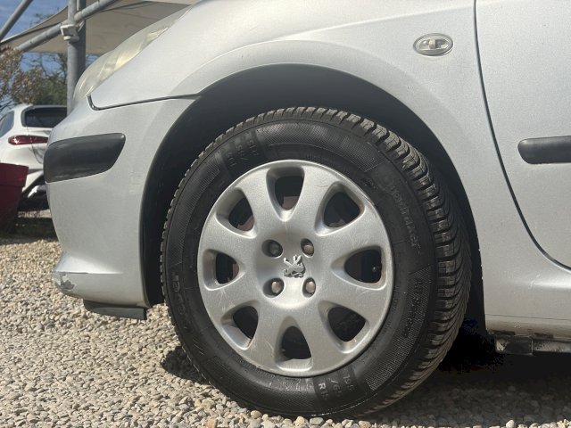 Peugeot Peugeot 307  1.4 16v Confort 5p