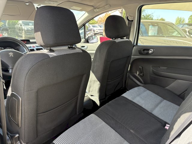 Peugeot Peugeot 307  1.4 16v Confort 5p