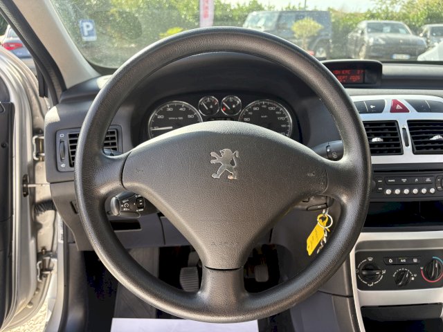 Peugeot Peugeot 307  1.4 16v Confort 5p