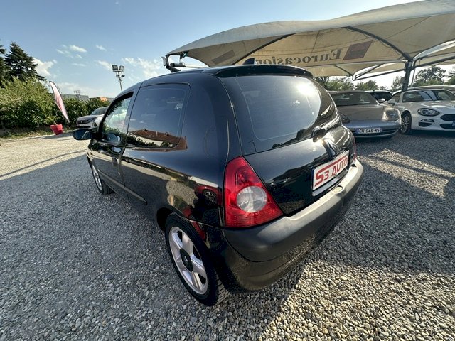 Renault Renault Clio II (B/C65) 1.4 16v 98ch Dynamique 3p