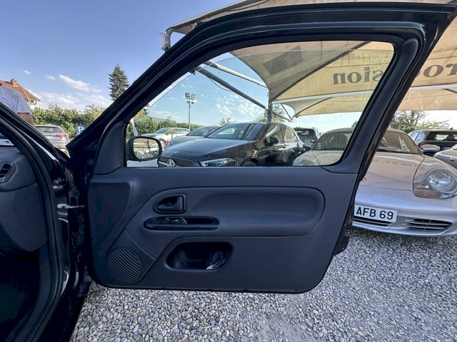 Renault Renault Clio II (B/C65) 1.4 16v 98ch Dynamique 3p