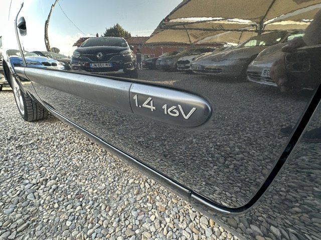 Renault Renault Clio II (B/C65) 1.4 16v 98ch Dynamique 3p