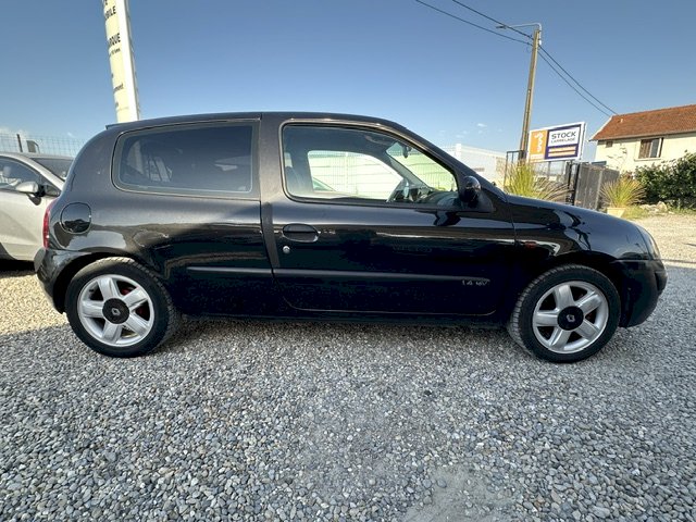 Renault Renault Clio II (B/C65) 1.4 16v 98ch Dynamique 3p