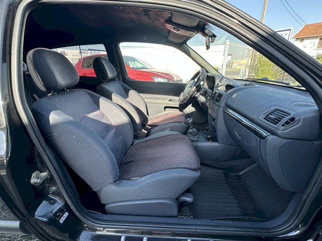 Renault Renault Clio II (B/C65) 1.4 16v 98ch Dynamique 3p