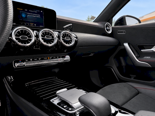Mercedes-Benz Mercedes-Benz Classe A 180 136ch 119g AMG Line