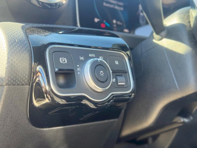 Mercedes-Benz Mercedes-Benz Classe A 180d 116ch AMG Line 7g-DCT
