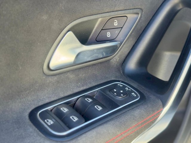 Mercedes-Benz Mercedes-Benz Classe A 180d 116ch AMG Line 7g-DCT