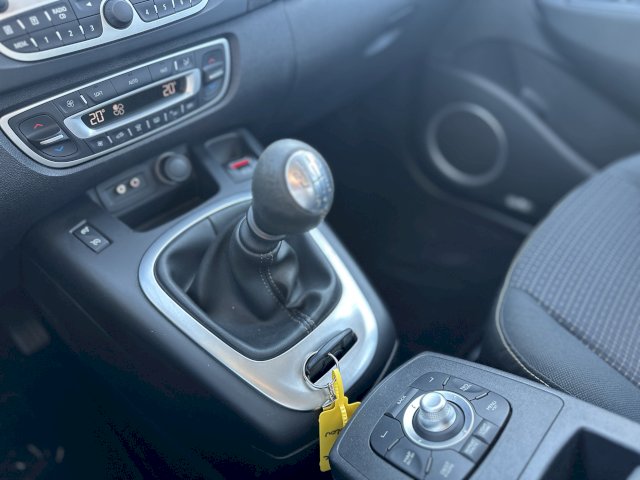 Renault Renault Scenic III (J95) 1.5 dCi 105ch Dynamique