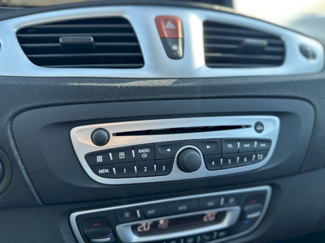 Renault Renault Scenic III (J95) 1.5 dCi 105ch Dynamique